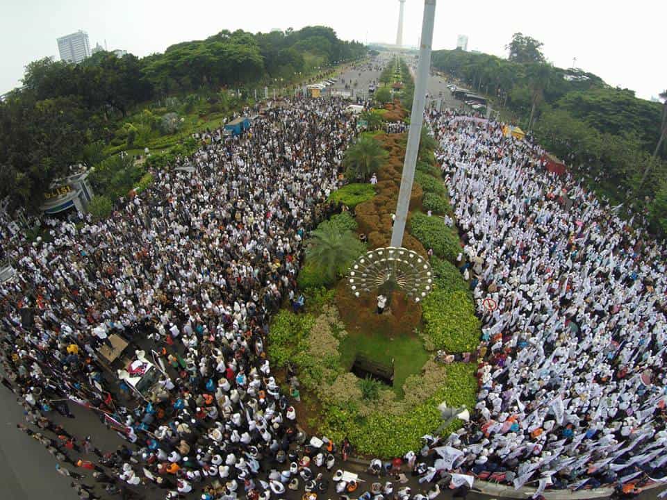 Large Rally in Indonesia calls for Islam as basis of ruling